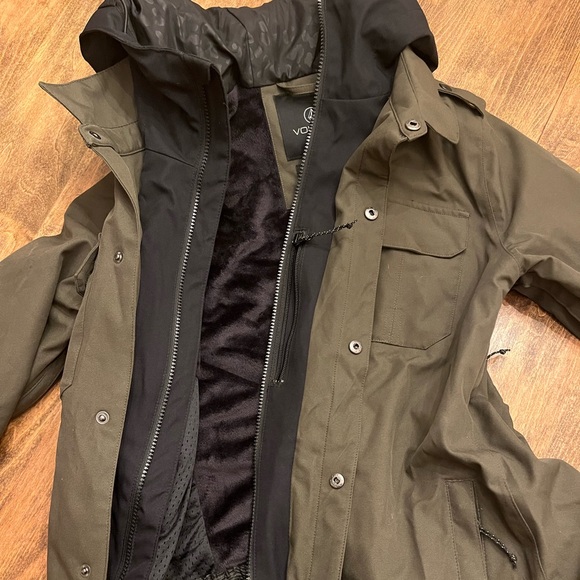 Volcom Snowboarding/Ski Jacket - Picture 3 of 6